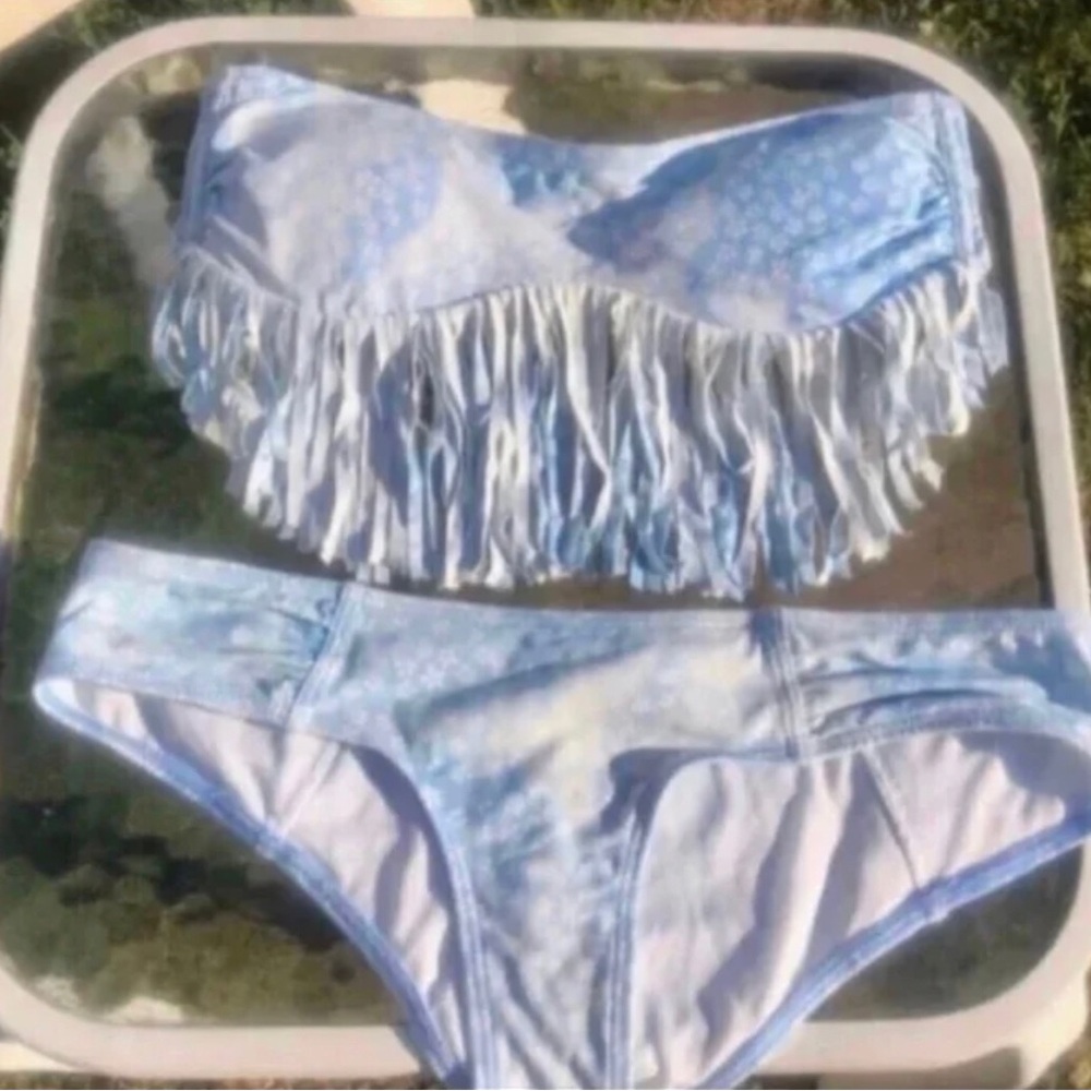 Abercrombie & Fitch size XS Bikini
Blue color washed style.